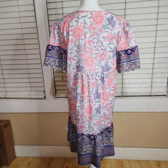 Noracora Women's Floral Shift Dress - Picture 5 of 11